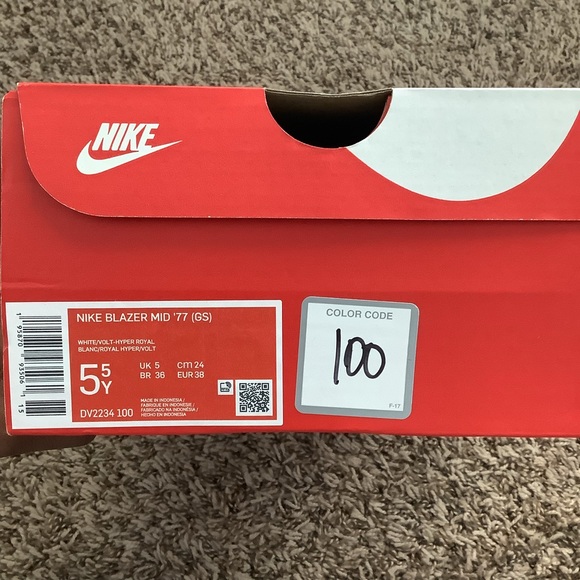 Nike Blazers - Picture 4 of 4